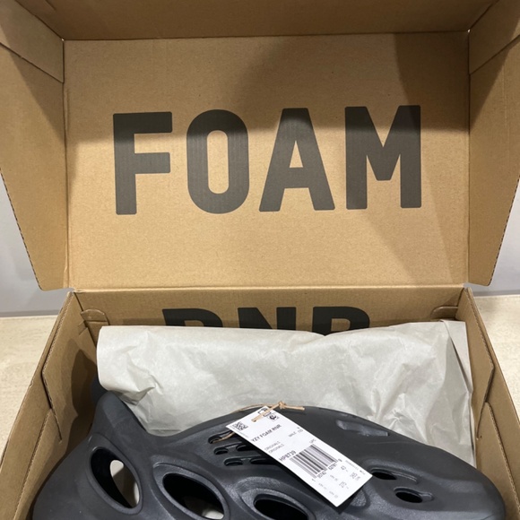 adidas Yeezy Foam RNR Onyx